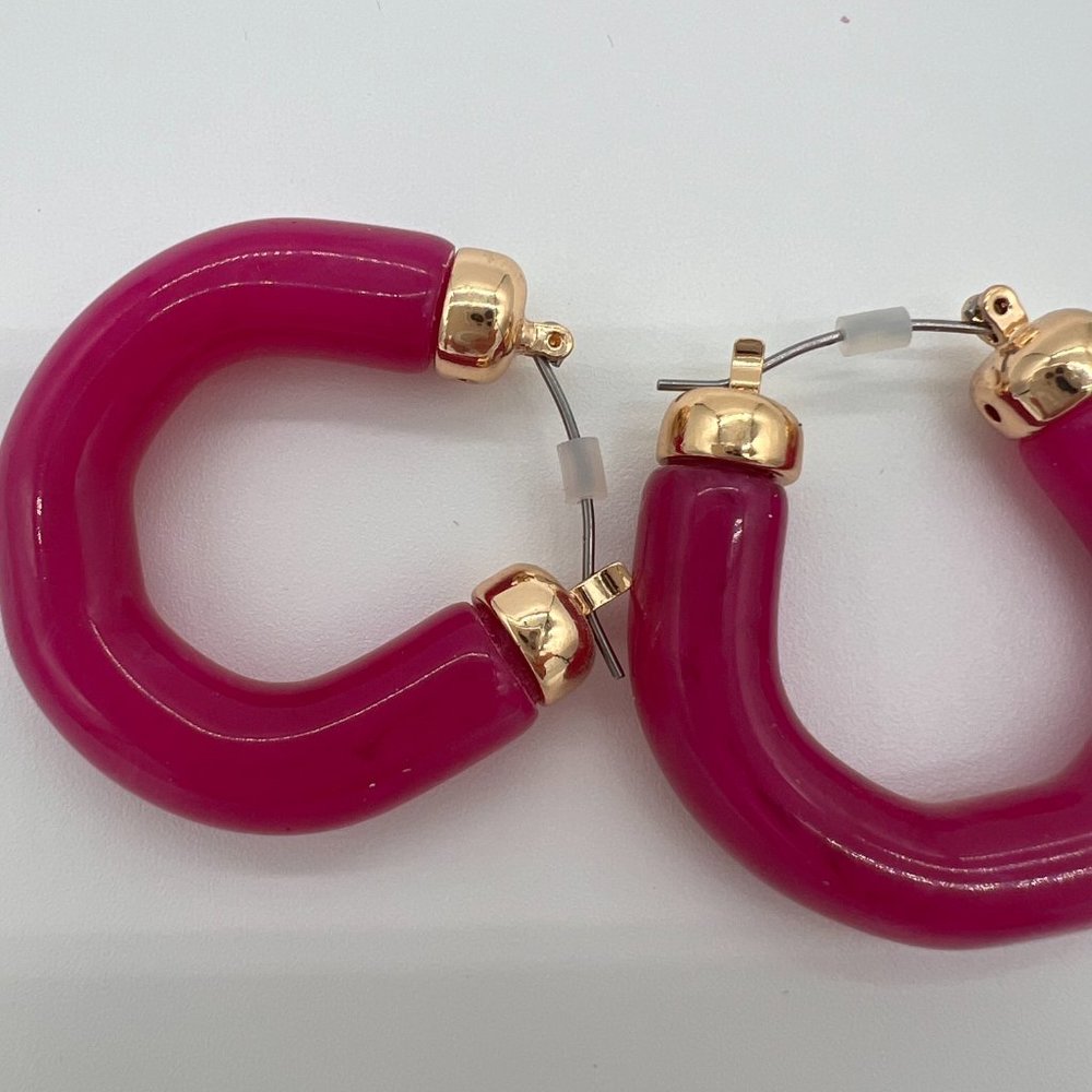 NWOT 🥀 Women's Pink and Gold Resin Hoop Earrings - Picture 4 of 5